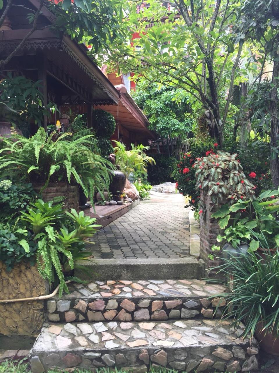 Baan Vanida Garden Resort Karon Kültér fotó